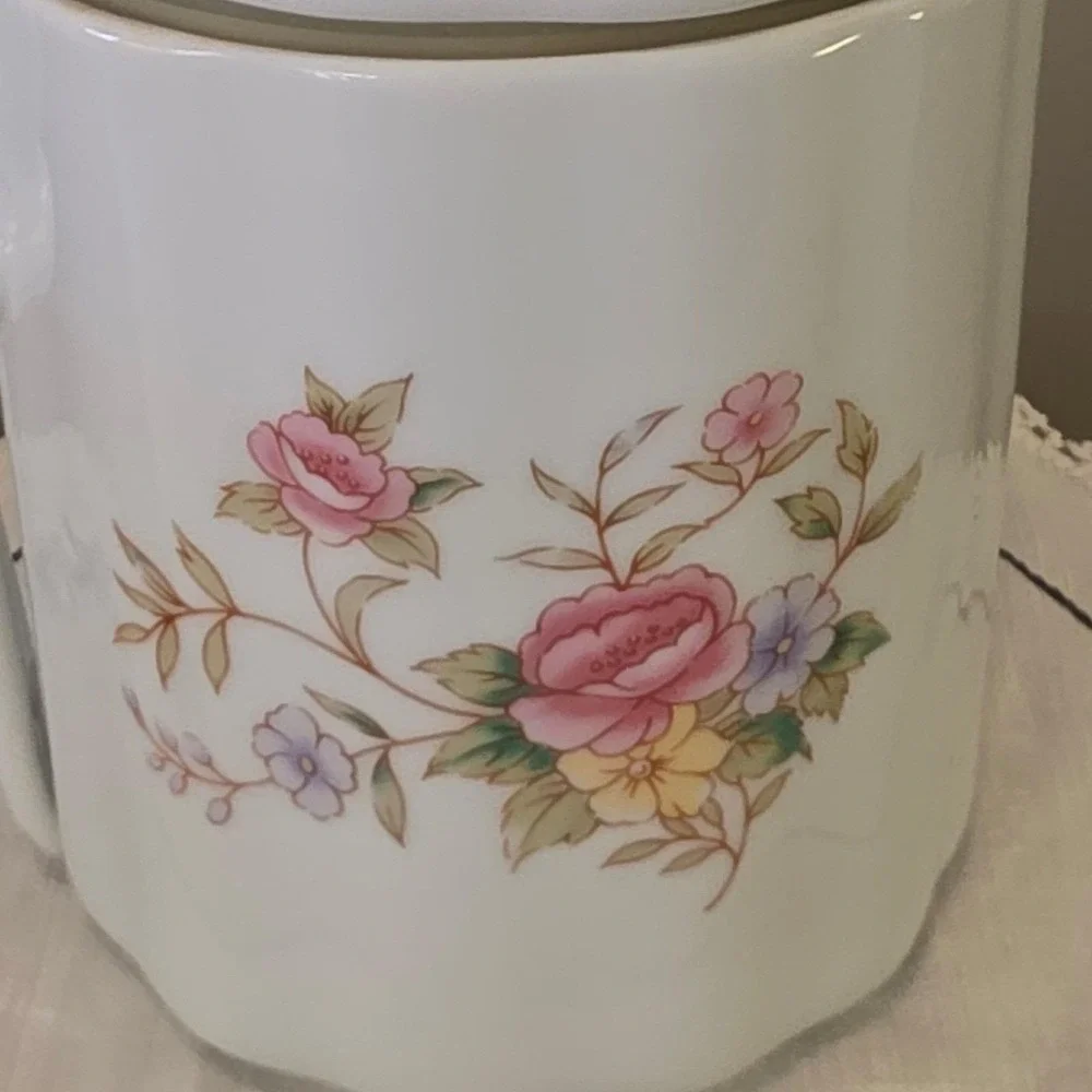 CLEARANCE 💲6️⃣ Porcelain Tea Jar‎ Spoon Floral Design Lidded Container Feminine